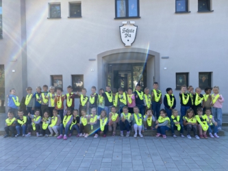 Warnwesten für die Klassen 1a und 1b