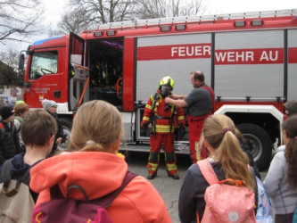 Besuch der 3. Klassen bei der Feuerwehr Au